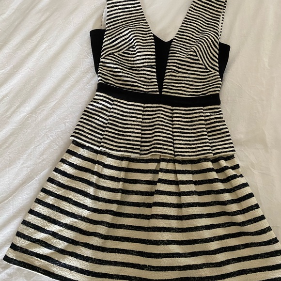 BCBG MaxAzria Peplum Mini dress new xs - Picture 2 of 4